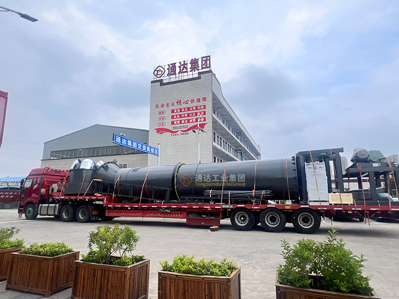 黑龍江克山年產(chǎn)5萬噸顆粒有機肥生產(chǎn)線第一車裝車發(fā)貨