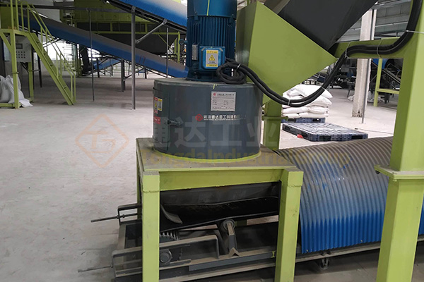 籠式粉碎機(jī)適用于什么物料?籠式粉碎機(jī)產(chǎn)品特點(diǎn)