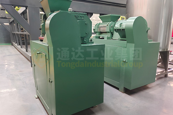 對(duì)輥擠壓造粒機(jī)