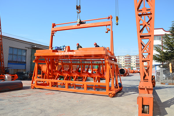 豬糞如何發酵有機肥?豬糞發酵翻堆設備用途和特點是什么?